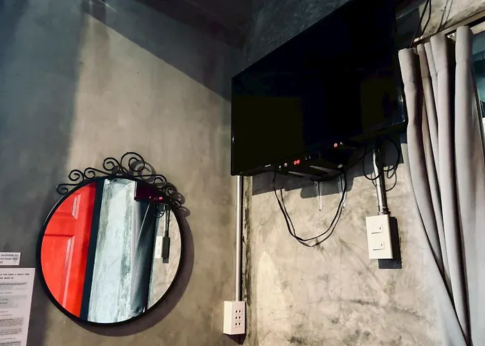 Sukhum Victorymonument-ari Hotel *